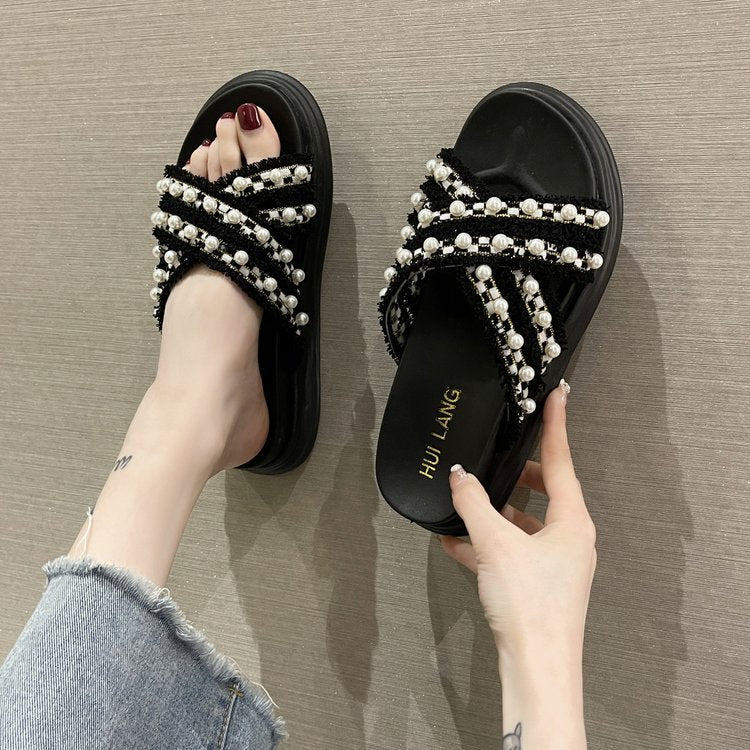 Lightweight sandals with thick bottom