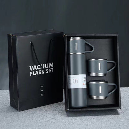 A cup of three-lid 500ml double-layer vacuum thermos cup