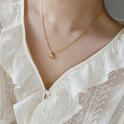 Fan shell snake bone necklace