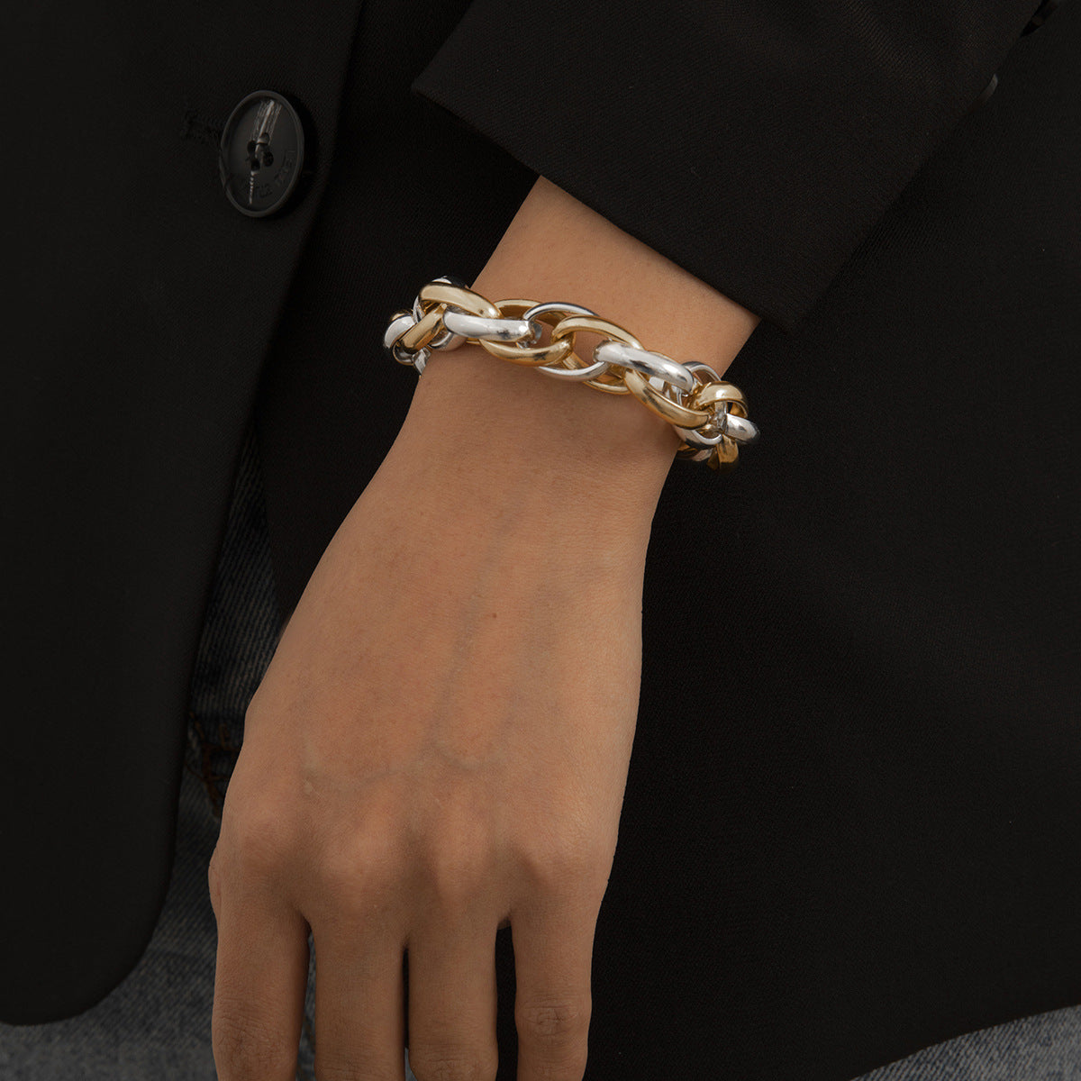 Single-layer hollow O-chain bracelet