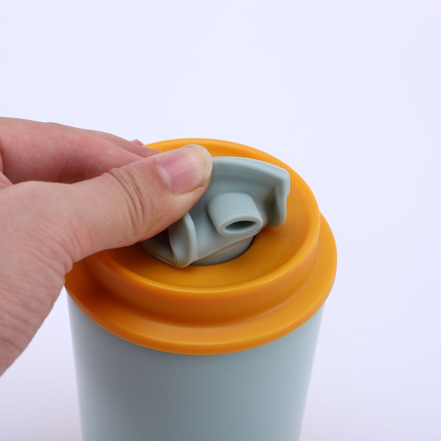 Large capacity portable coffee cup