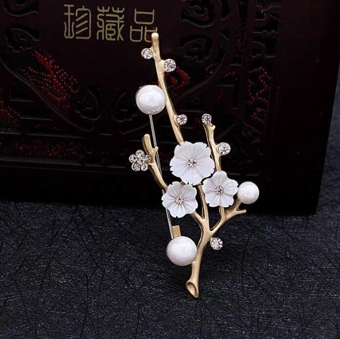 Plum blossom snow shell brooch