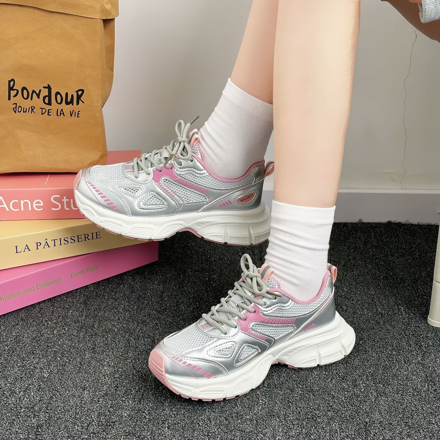 Low-top soft-soled casual women's sports shoes