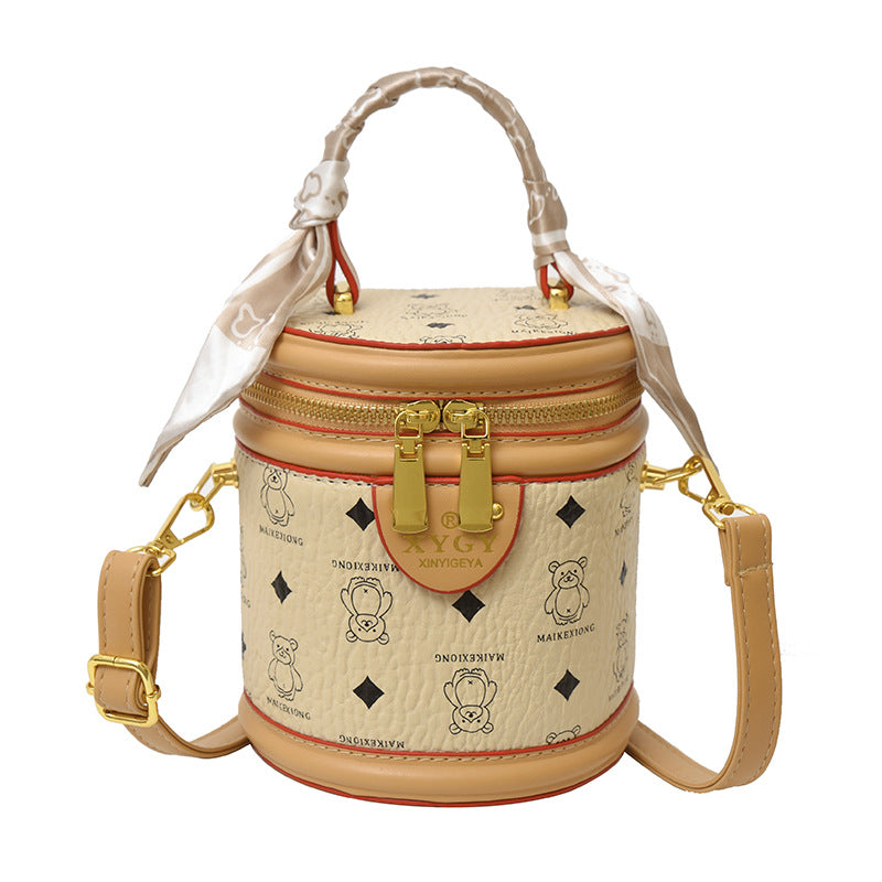 Large capacity bucket bag