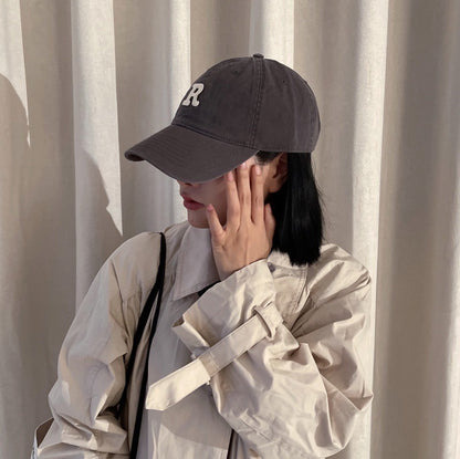 Gorra de béisbol con letras elegantes 