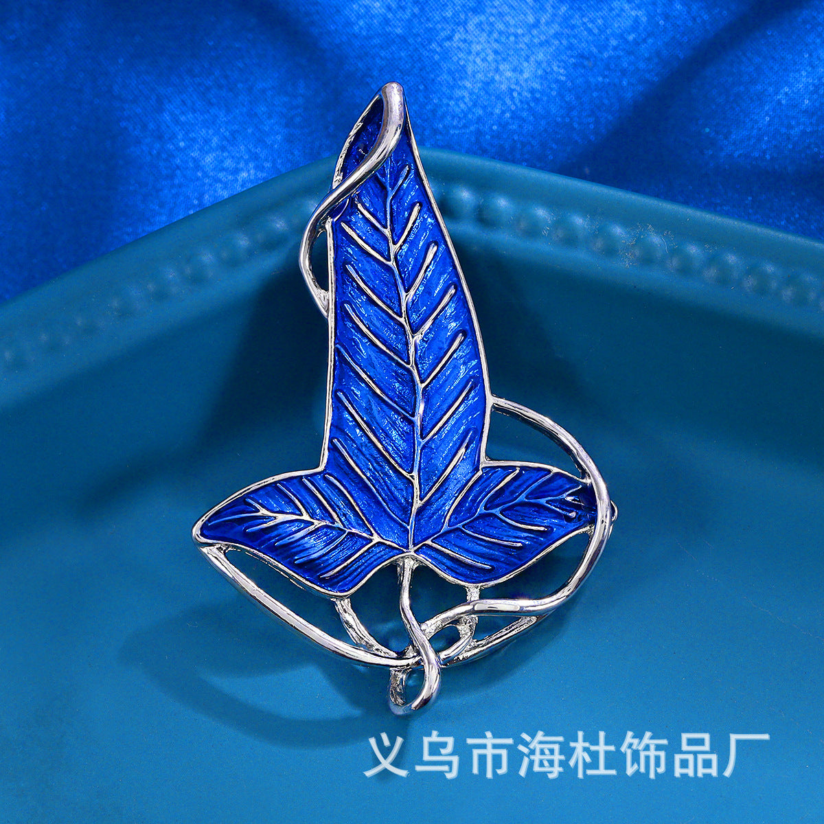 Three-dimensional leaf brooch fashion