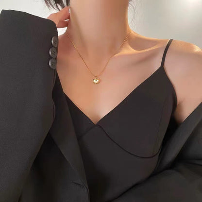 Collar de corazón de titanio que no se decolora, elegante y dulce 