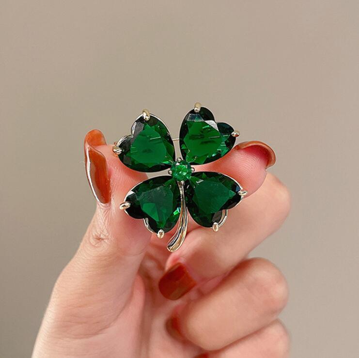 Lucky symbol four-leaf clover brooch