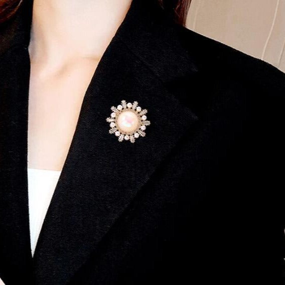 Round anti-pearl brooch