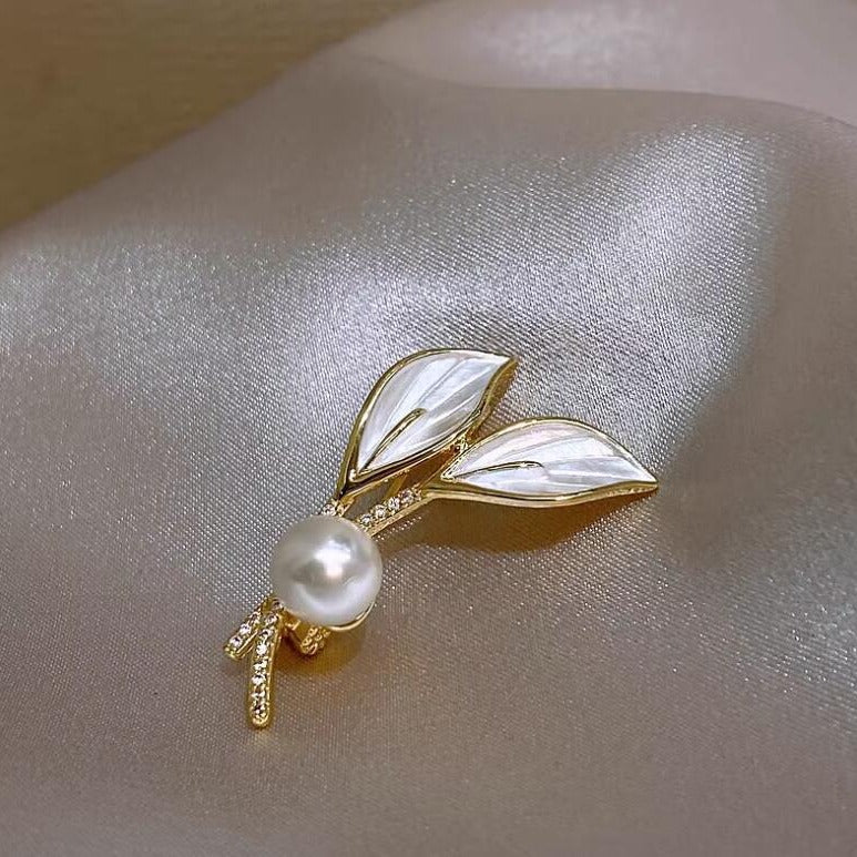 Leaf Pearl Brooch