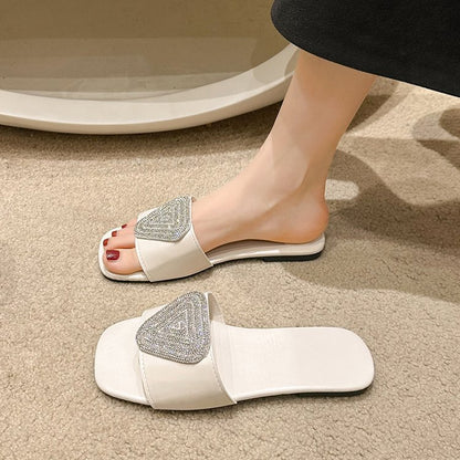 Flat-bottomed rhinestone slippers