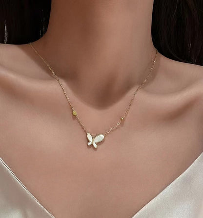 Luxurious Butterfly Mother-of-Pearl Necklace - 2023 Trendy, Vintage Clavicle Accessory for Women