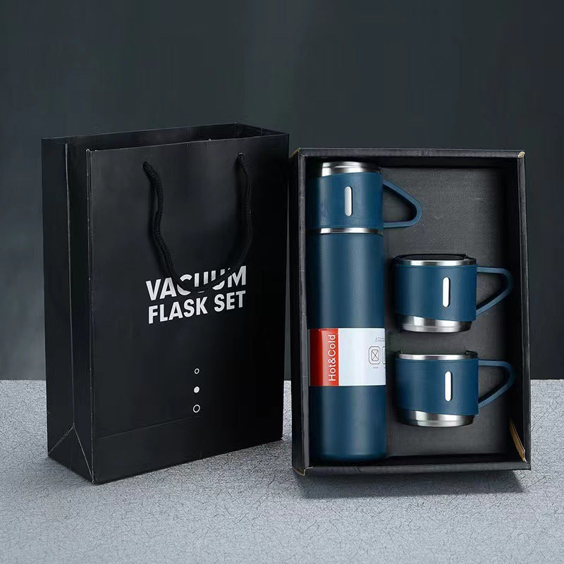 A cup of three-lid 500ml double-layer vacuum thermos cup