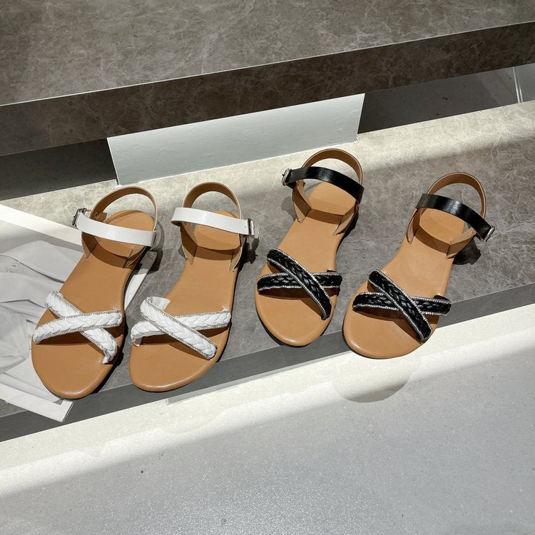 One-line buckle sandals