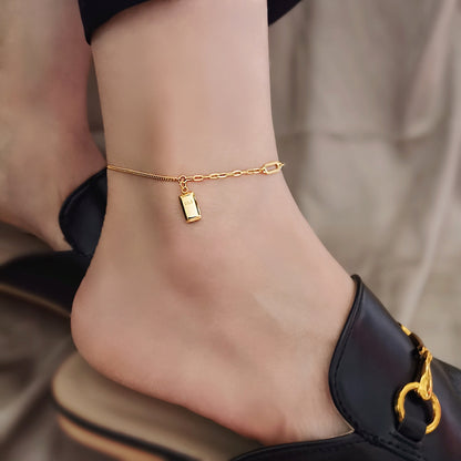 Small gold brick pendant anklet