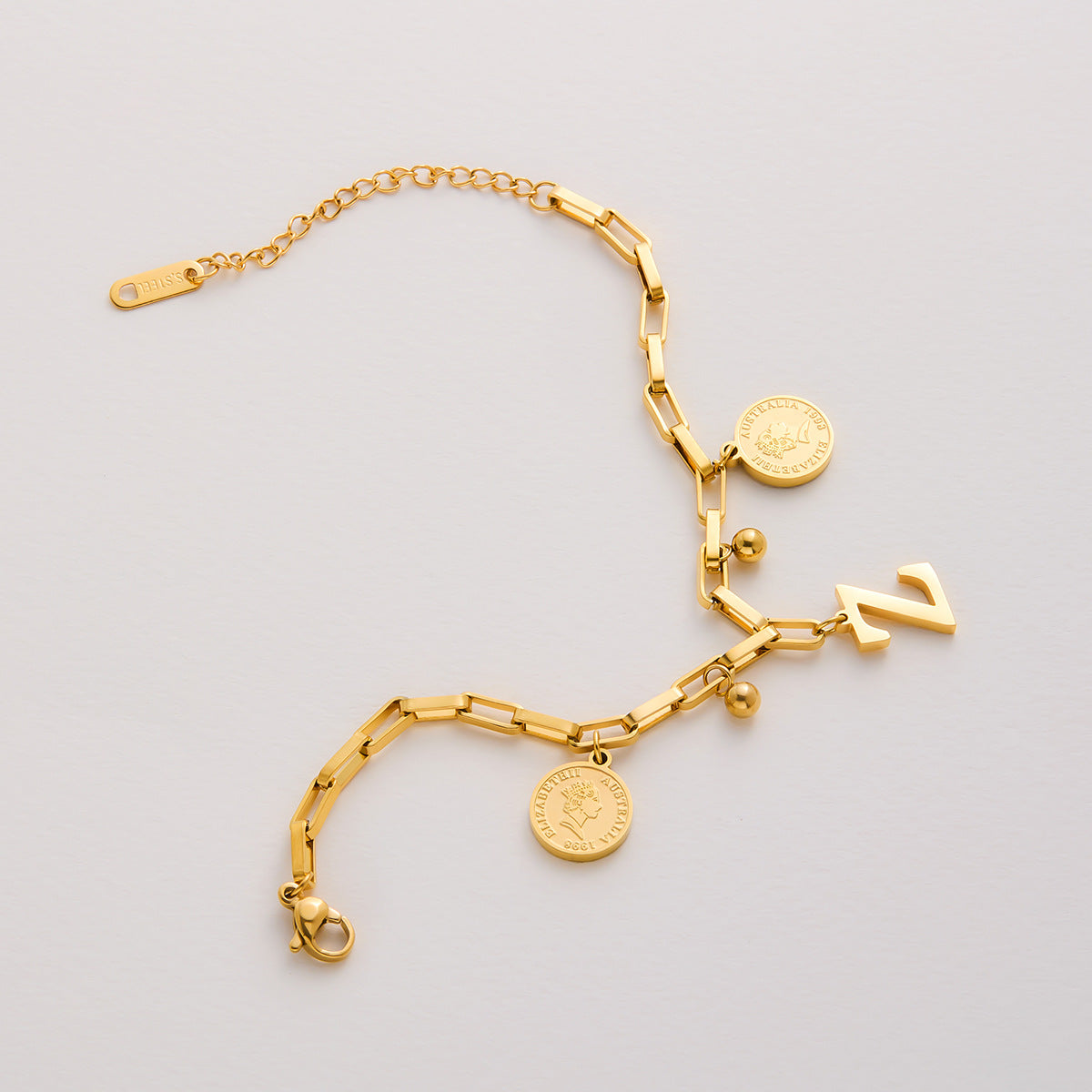 Queen coin bracelet 26 letters