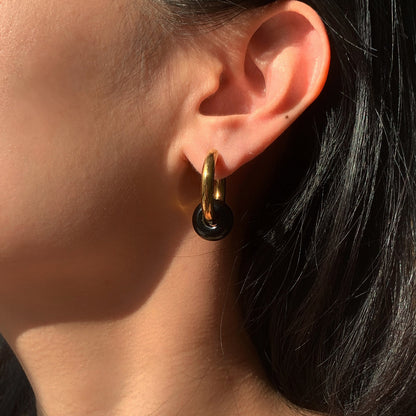 Pendientes de mujer con doble baño de oro y piedras de colores 