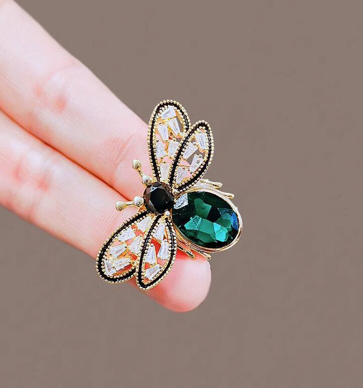 Little Bee Brooch Premium Sense