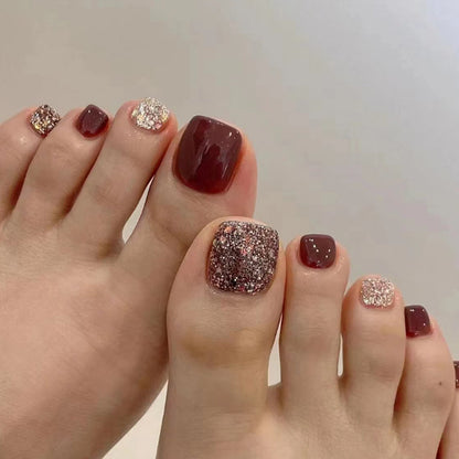 Uñas de los pies con purpurina color rojo champán