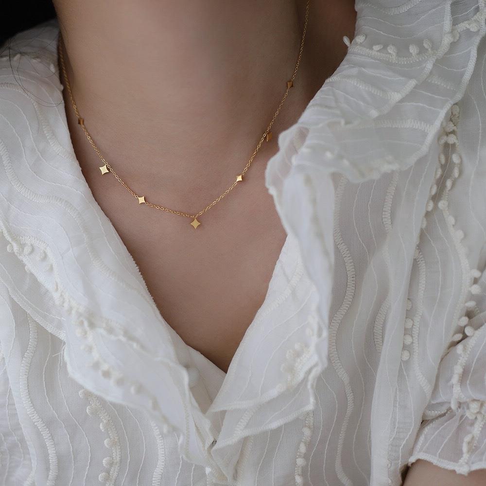 Star collarbone necklace