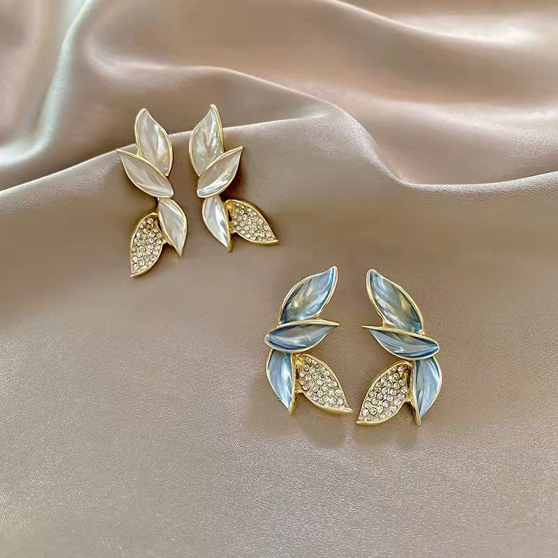 Versatile leaf stud earrings