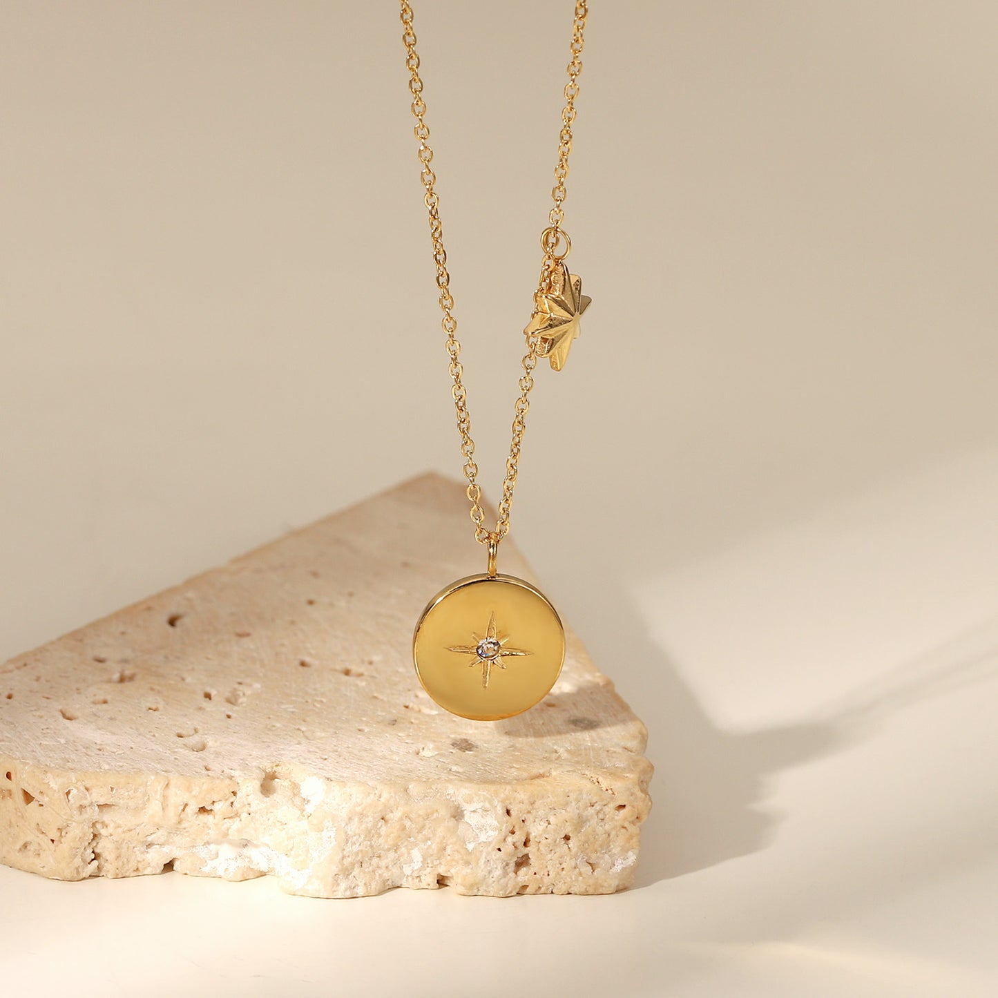 Round Zirconium Pendant Necklace