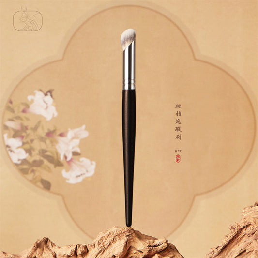 Ebony Wood H37 Thumb Concealer Brush