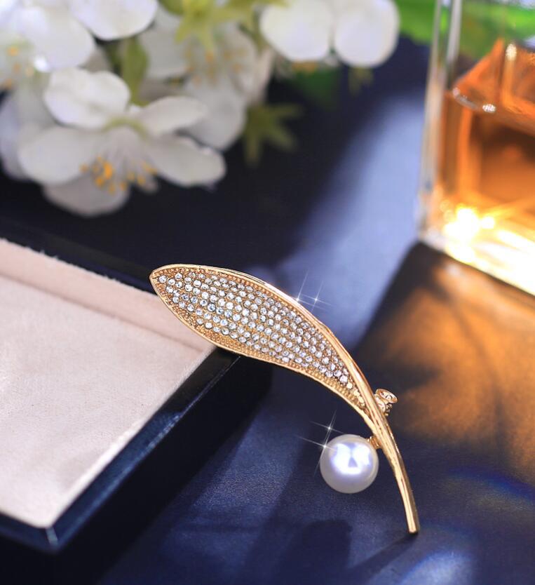 Full Diamond Willow Leaf Brooch Female