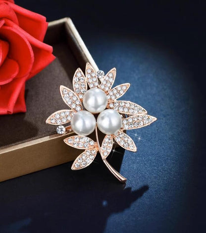 Flowers and leaves full of diamond imitation pearl brooch