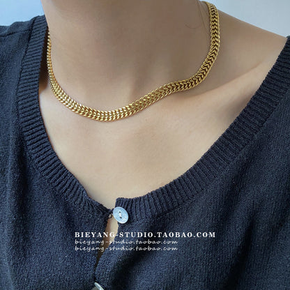 Chain gold necklace