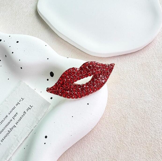 Sexy red lip brooch