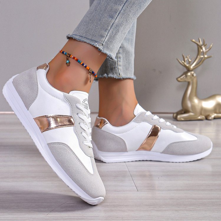 Flat casual sneakers