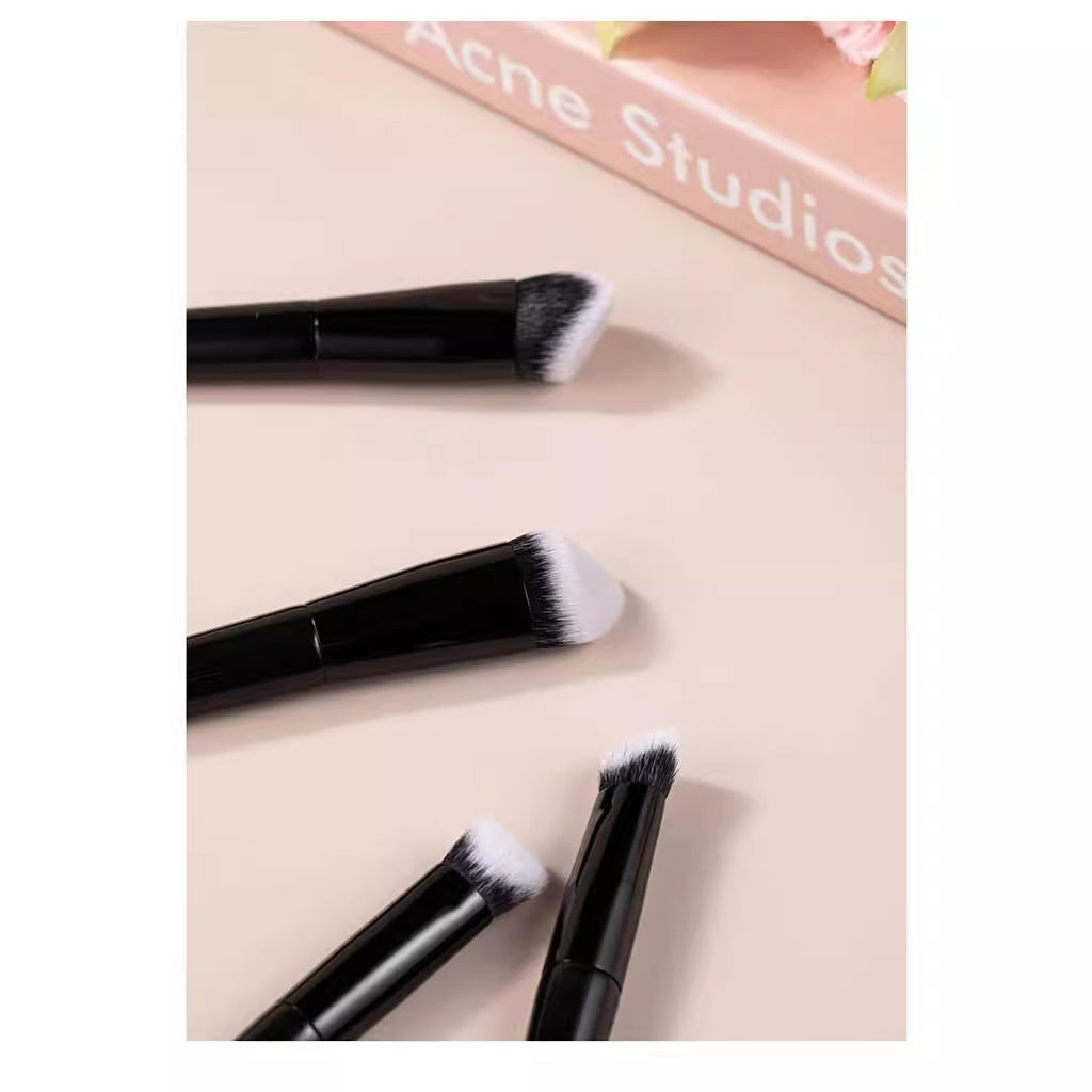 Triangle Contour Foundation Brush