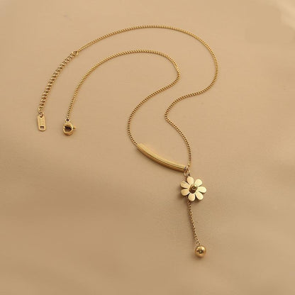 Little daisy necklace girl