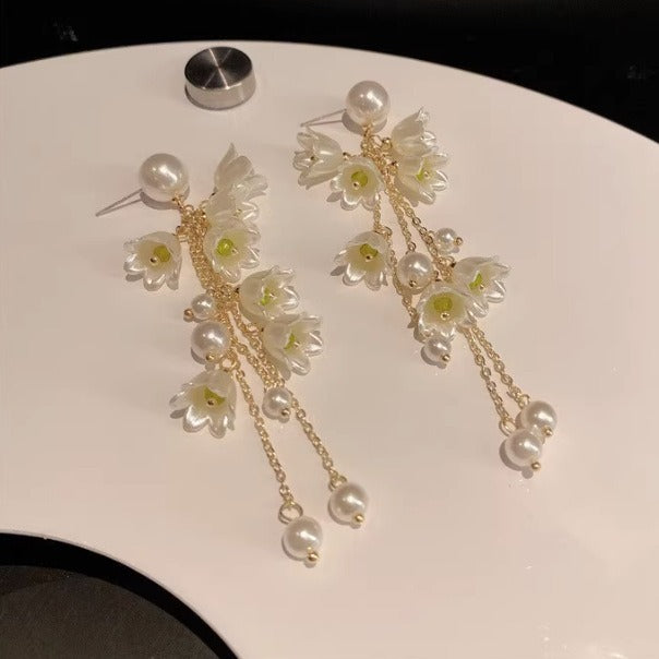 Elegant flower earrings