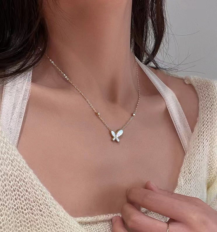 Luxurious Butterfly Mother-of-Pearl Necklace - 2023 Trendy, Vintage Clavicle Accessory for Women