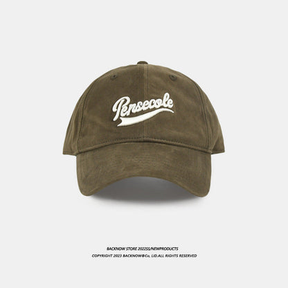 Gorra de béisbol con letras extragrandes 