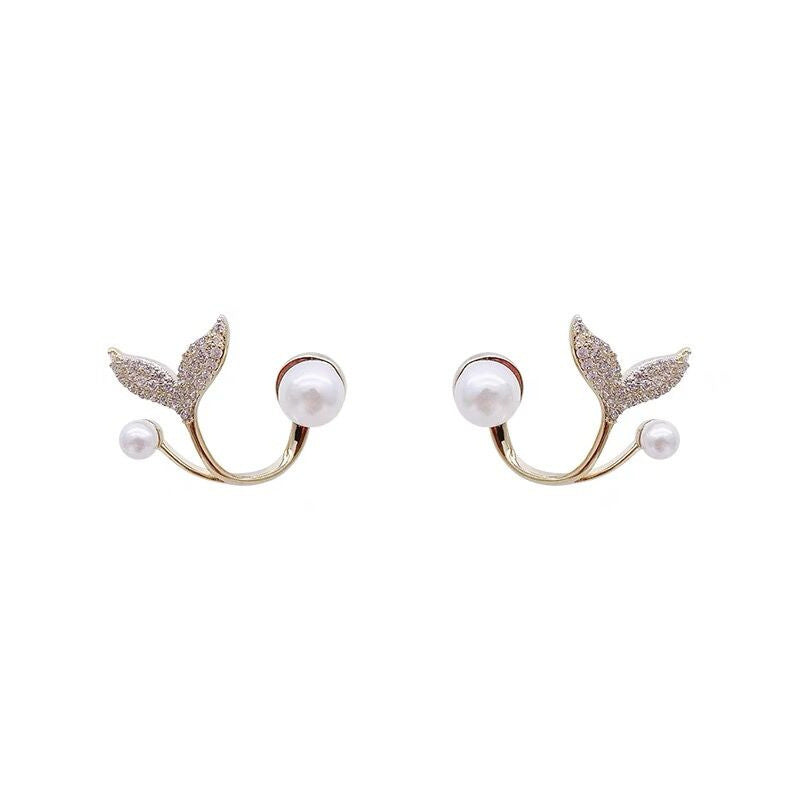 Temperament fishtail pearl silver needle earrings