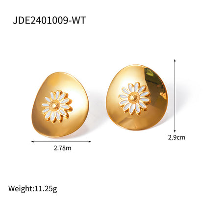 Round daisy stud earrings