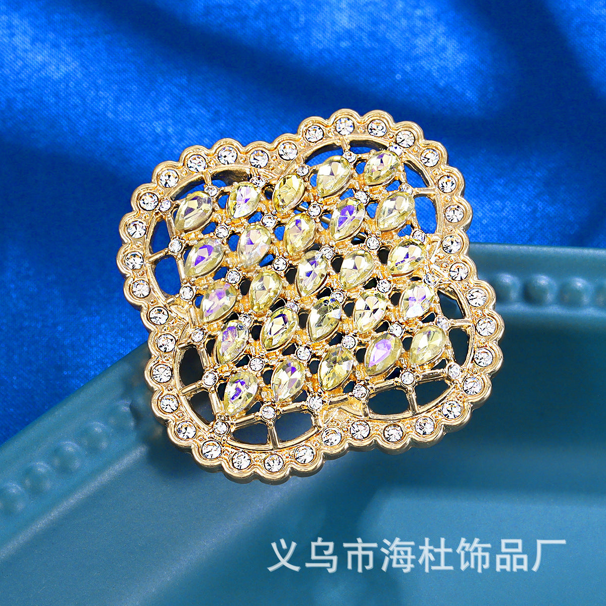 Brooch four-leaf flower new