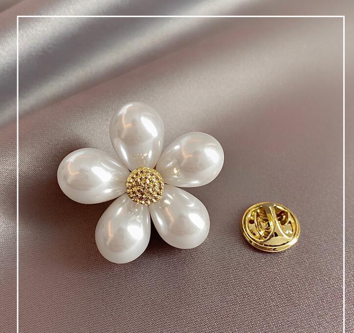 Pearl Flower Brooch