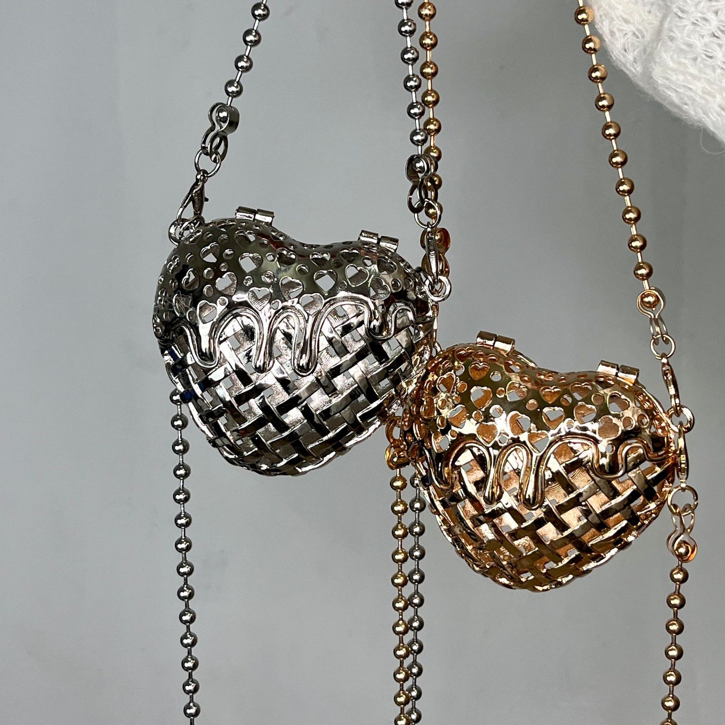 Heart-shaped metal hollow box bag.