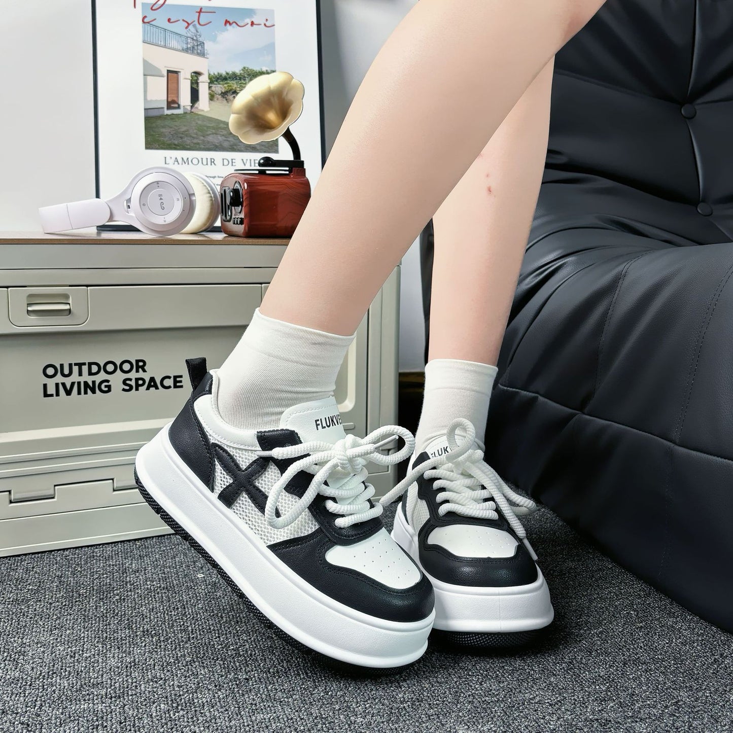 women's white casual sneakers