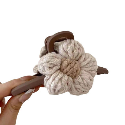 Autumn and winter temperament wool flower grab clip