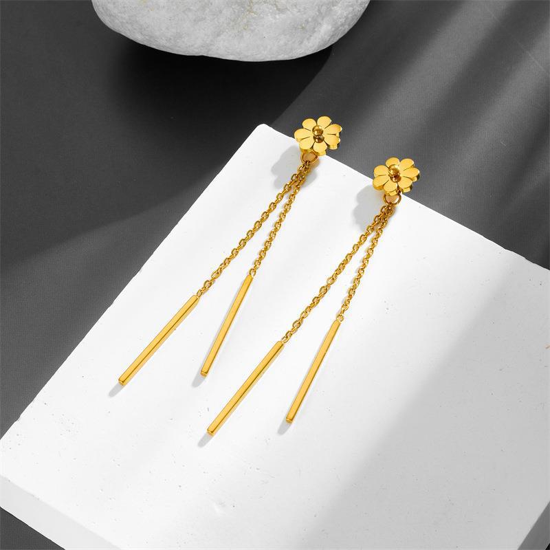 Daisy tassel stud earrings