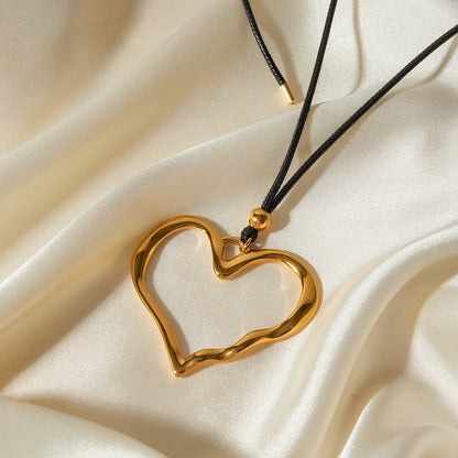 Wax rope pleated line heart pendant necklace