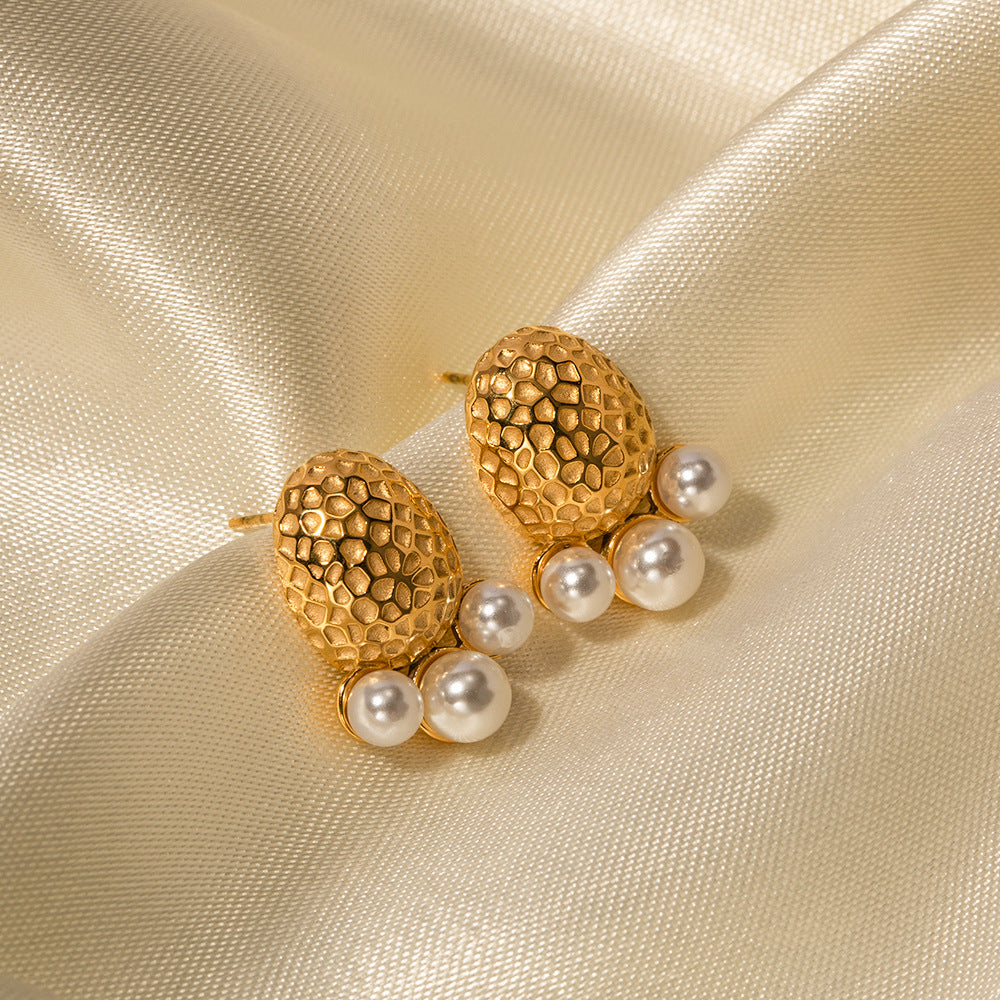 Hammered pearl stud earrings