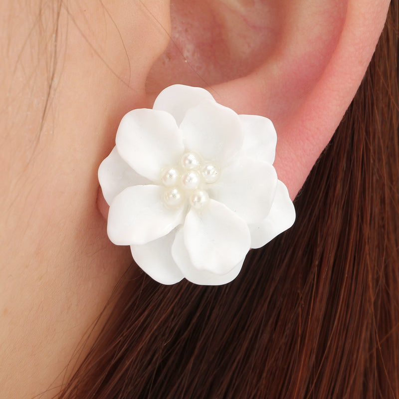 Camellia temperament pearl stud earrings