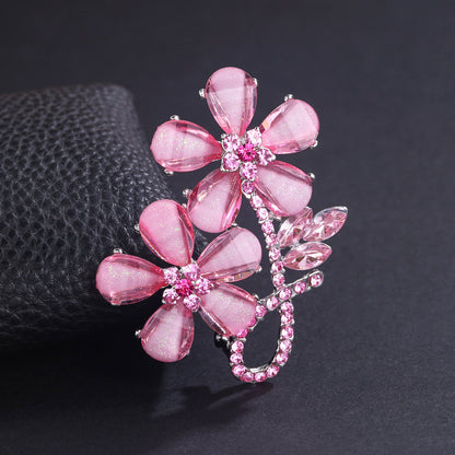 New light luxury flower brooch