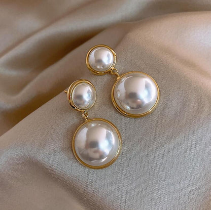 925 silver needle imitation pearl earrings.